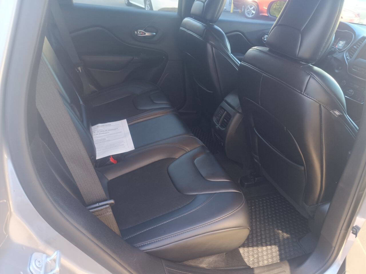 Used 2019 Jeep Cherokee Latitude Plus image 10