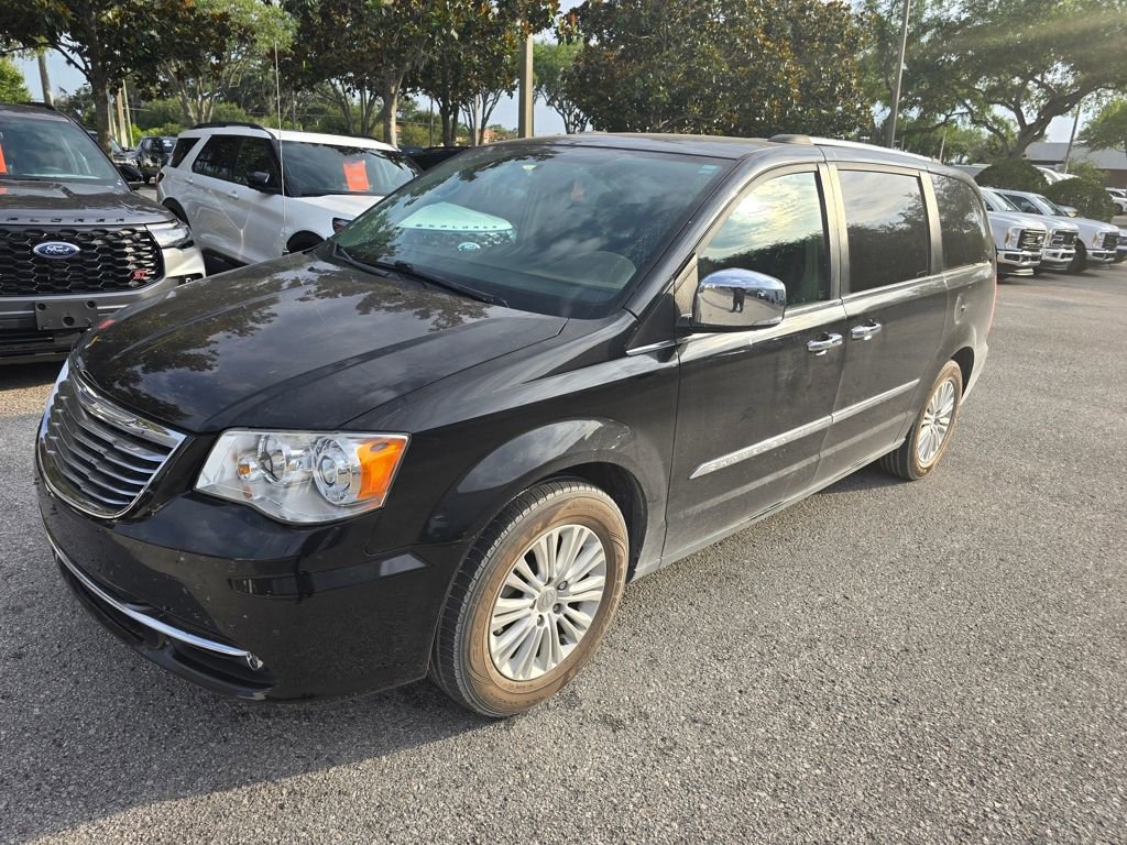 Used 2015 Chrysler Town & Country Limited Platinum FWD image 2