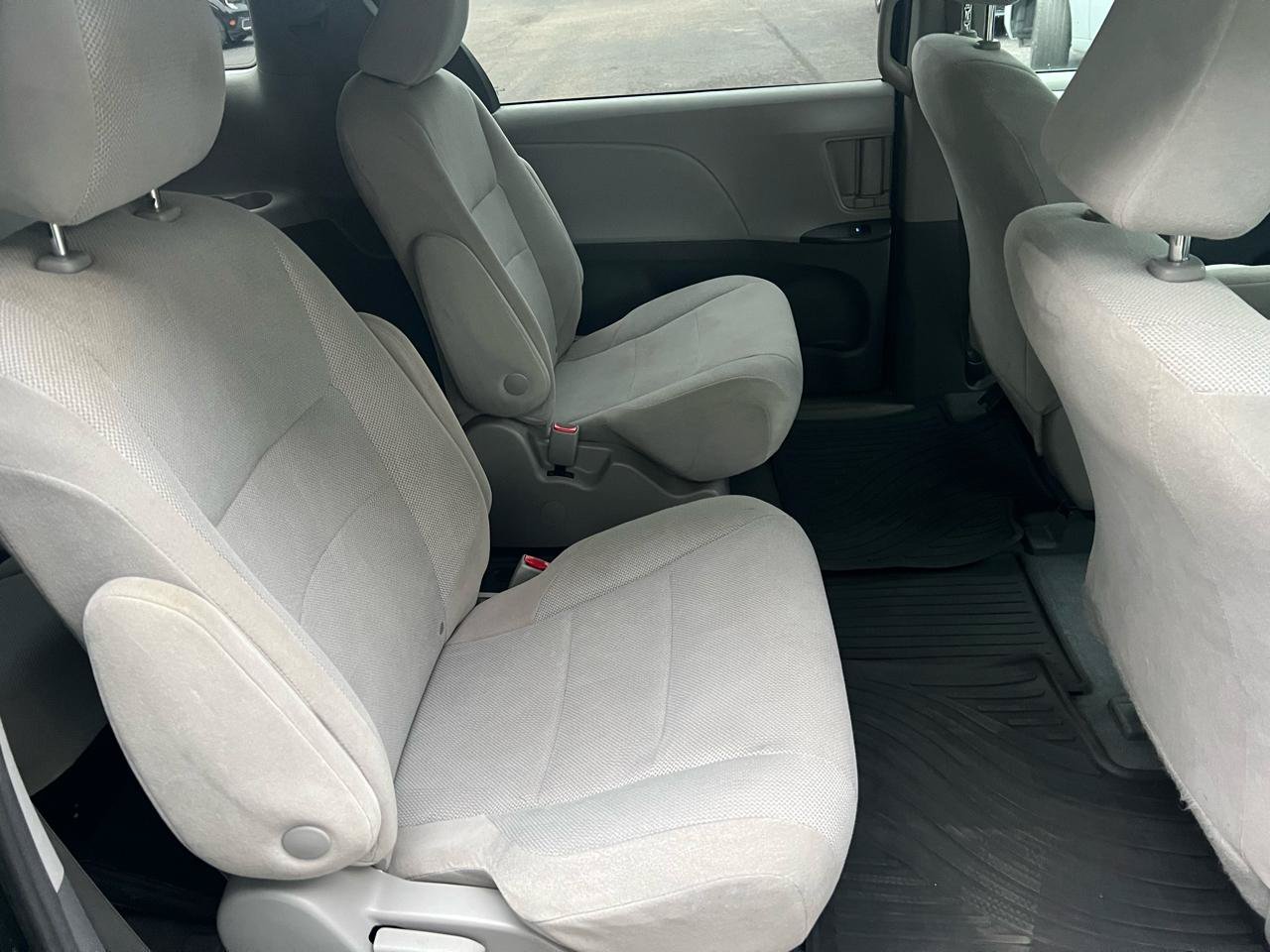 Used 2020 Toyota Sienna L FWD image 14
