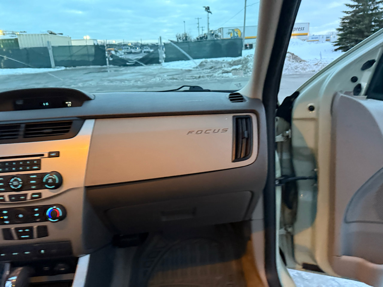 Used 2011 Ford Focus SE image 17