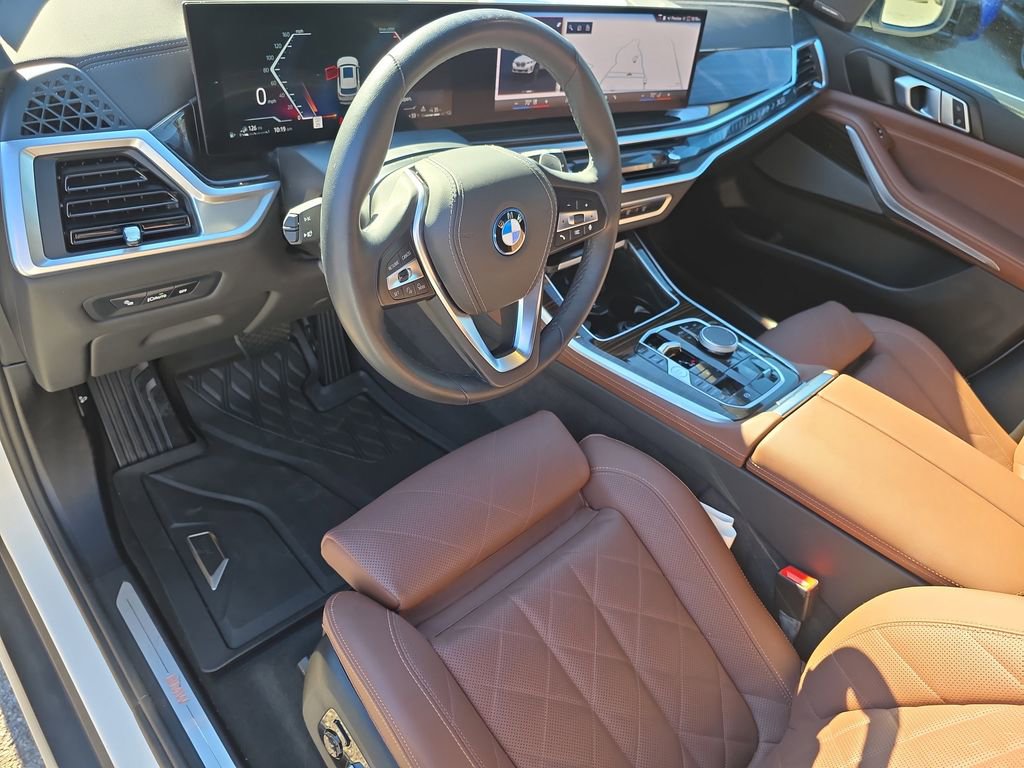 Used 2025 BMW X5 xDrive50e w/ Premium Package image 9