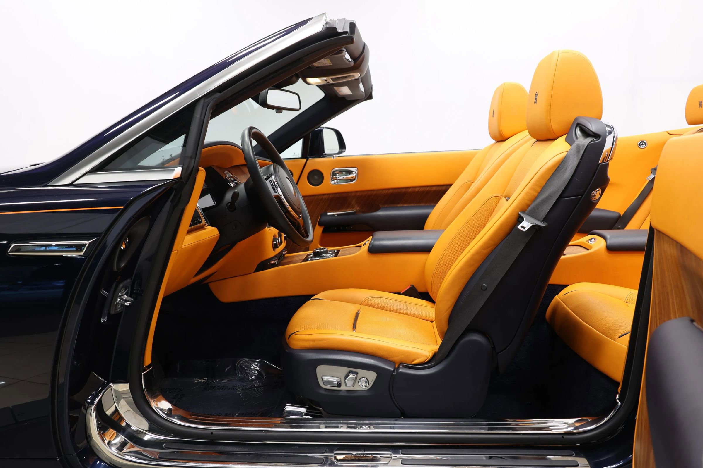 Used 2016 Rolls-Royce Dawn image 18