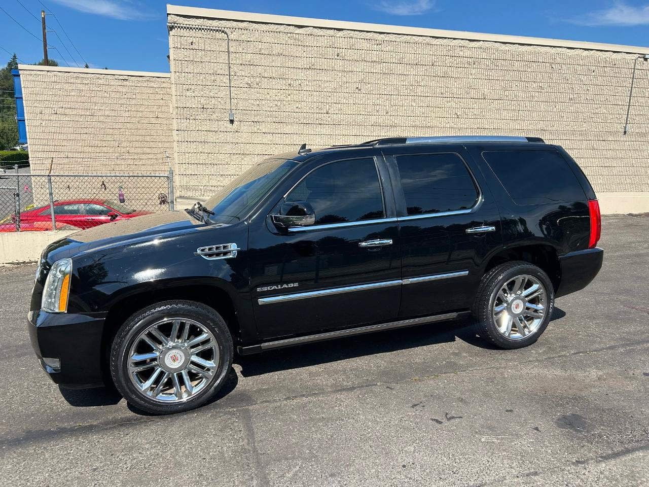 Used 2013 Cadillac Escalade Platinum AWD/4WD image 8