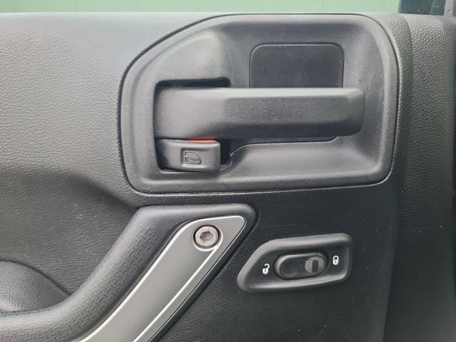 Used 2013 Jeep Wrangler Rubicon w/ PWR Convenience Group image 16