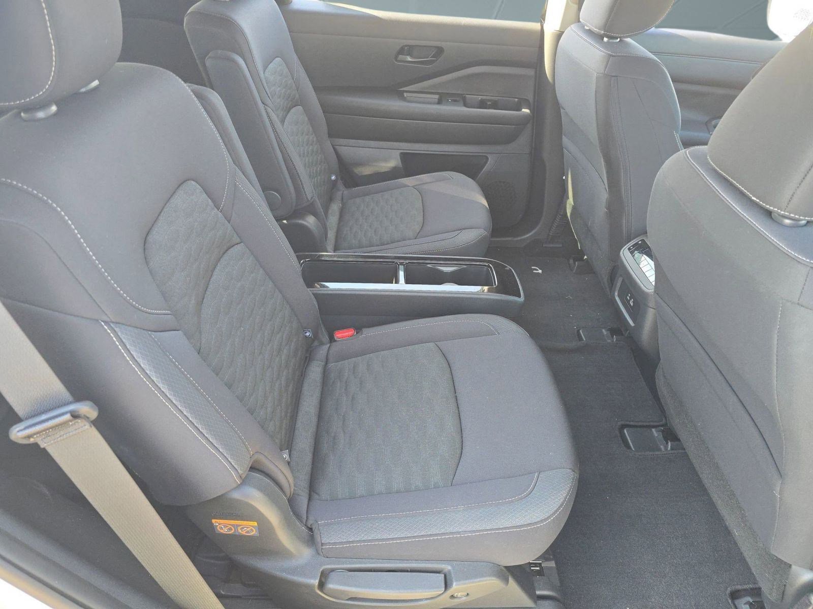 Used 2024 Nissan Pathfinder SV w/ SV Premium Package image 29