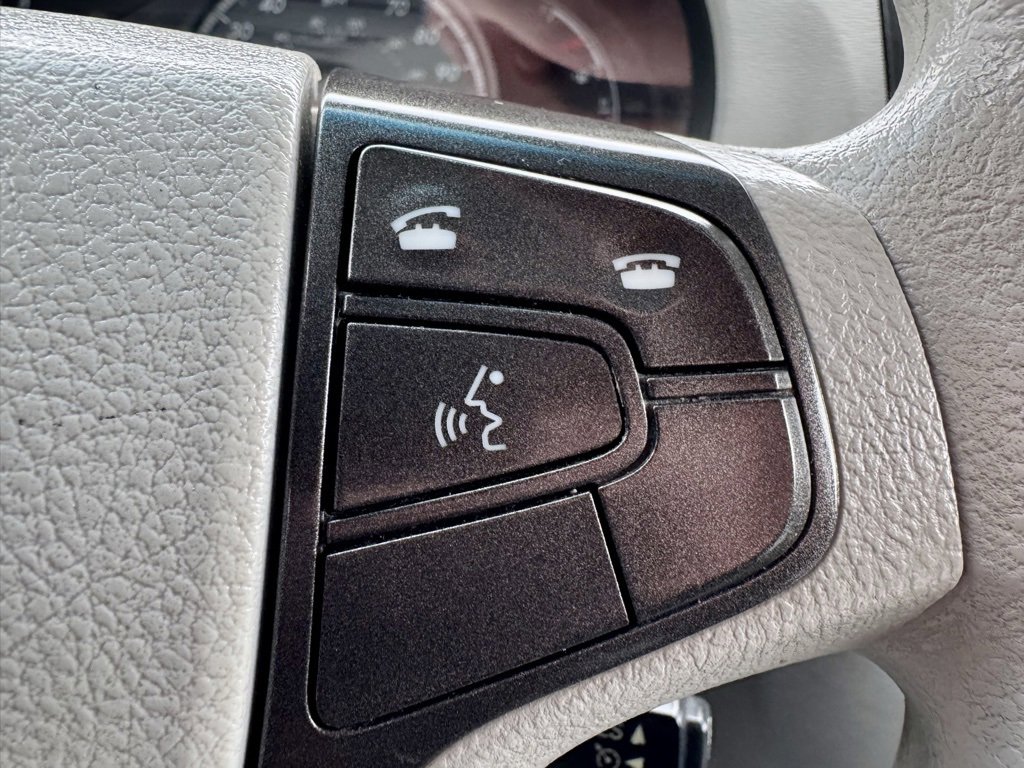 Used 2014 Toyota Sienna LE image 30