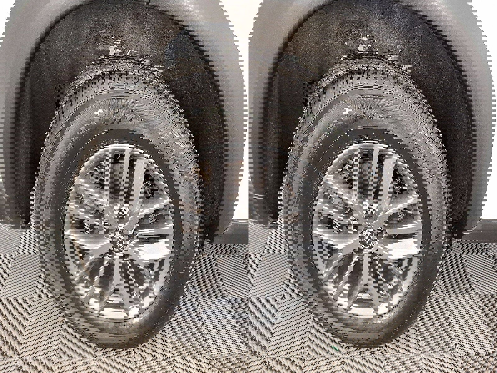 Used 2024 Nissan Rogue S image 26