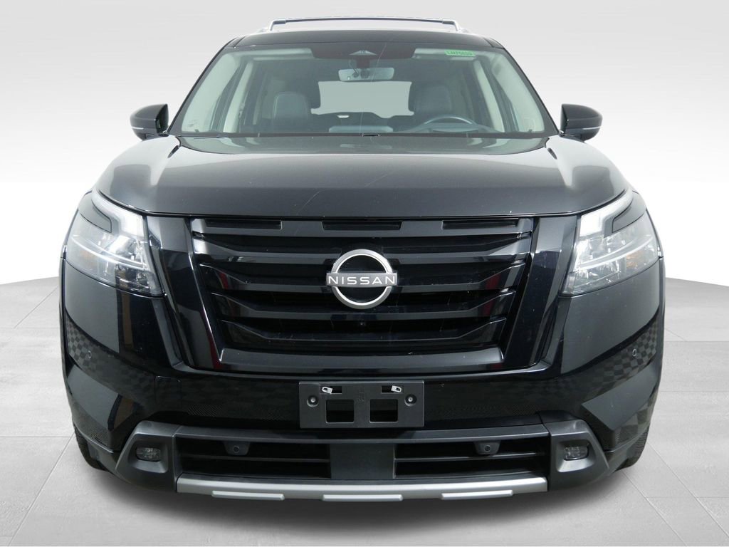 Used 2023 Nissan Pathfinder Platinum AWD/4WD image 3