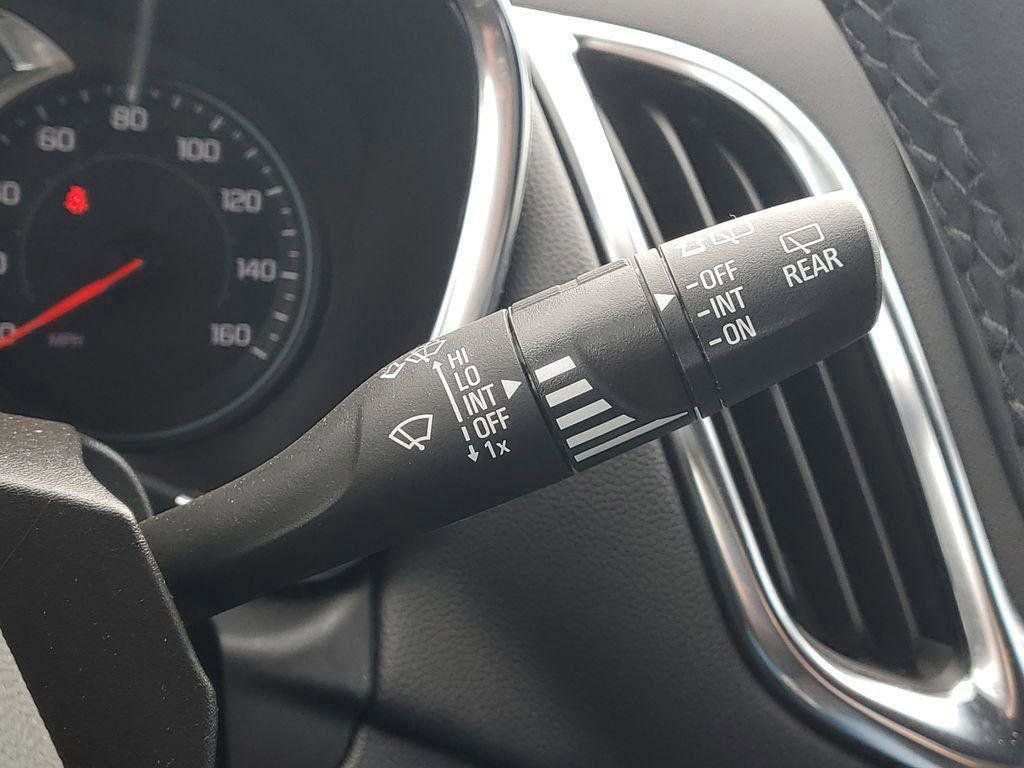 Used 2024 Chevrolet Equinox LT FWD image 12
