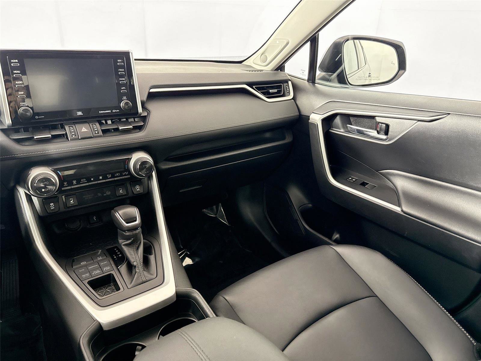 Certified 2020 Toyota RAV4 XLE Premium image 32