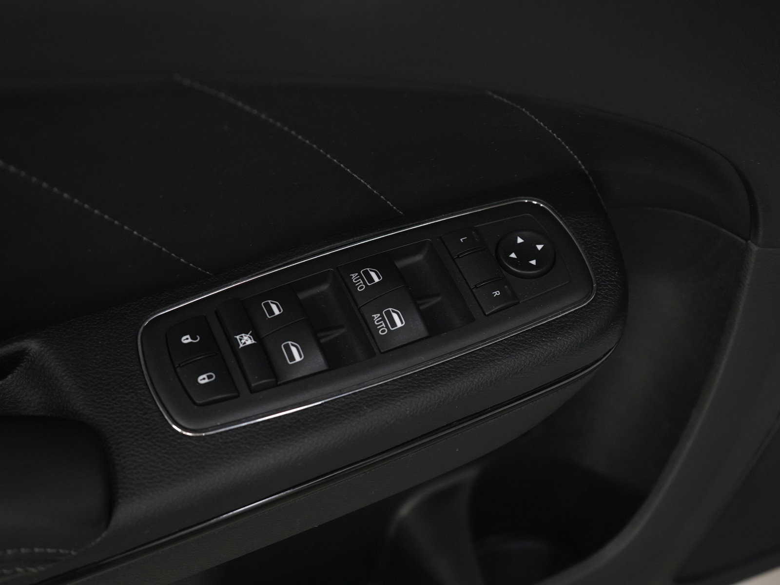 Used 2020 Dodge Charger SXT w/ Plus Group image 17