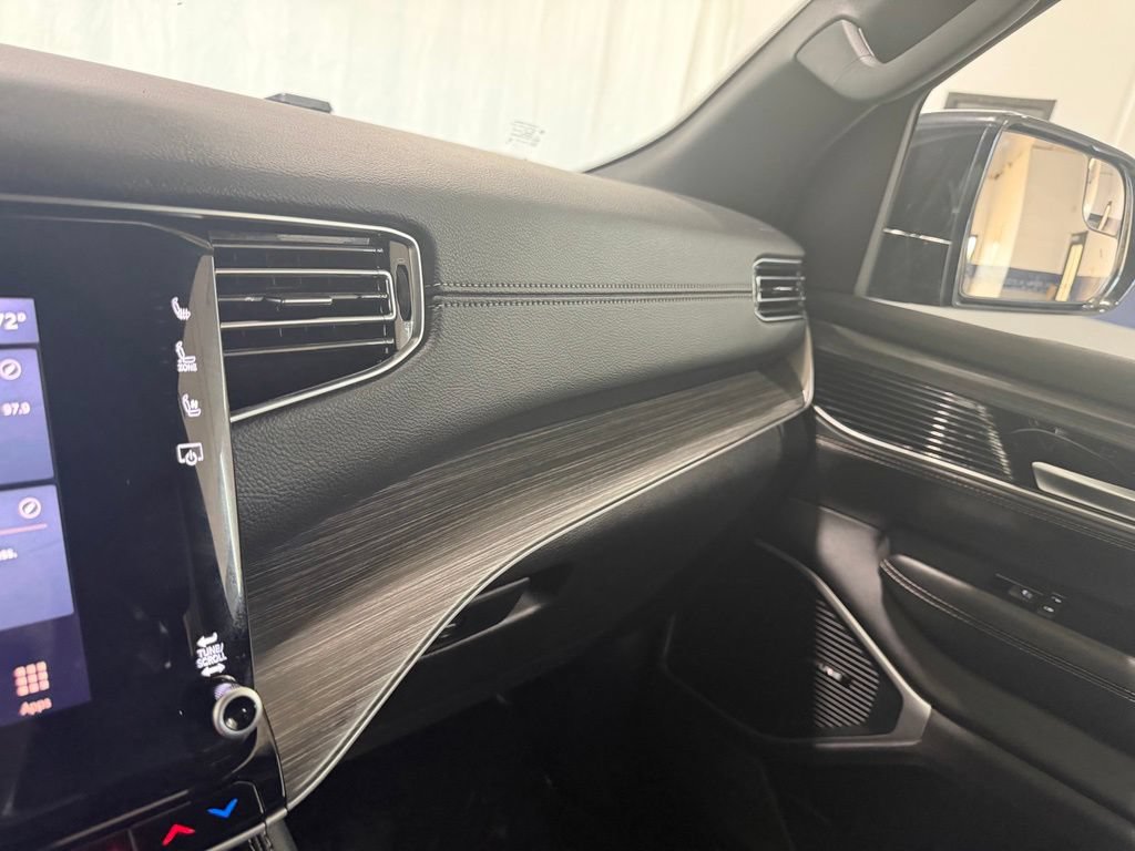 Used 2024 Jeep Wagoneer Series II AWD/4WD image 23