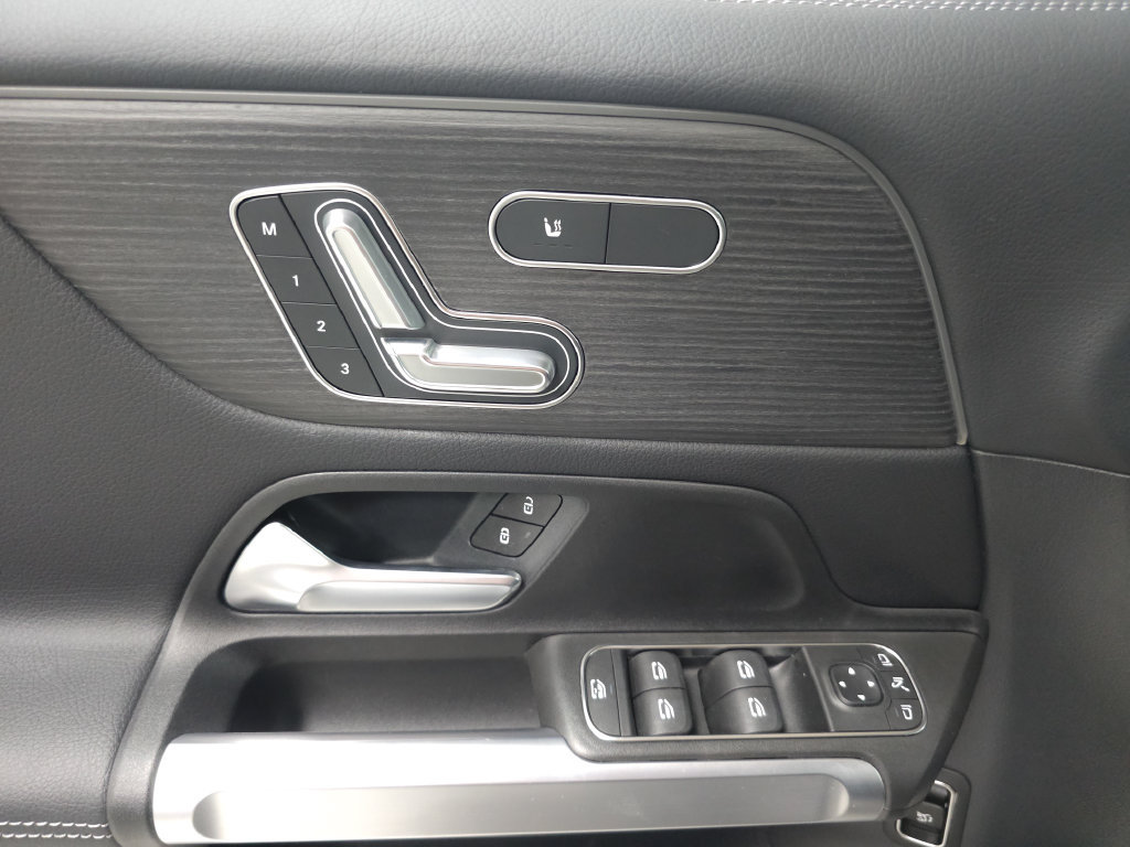 Certified 2026 Mercedes-Benz GLB 250 4MATIC image 6