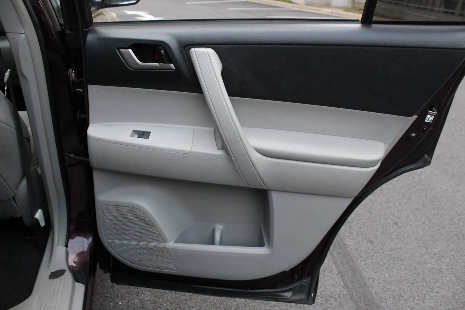 Used 2013 Toyota Highlander 4WD Hybrid image 23