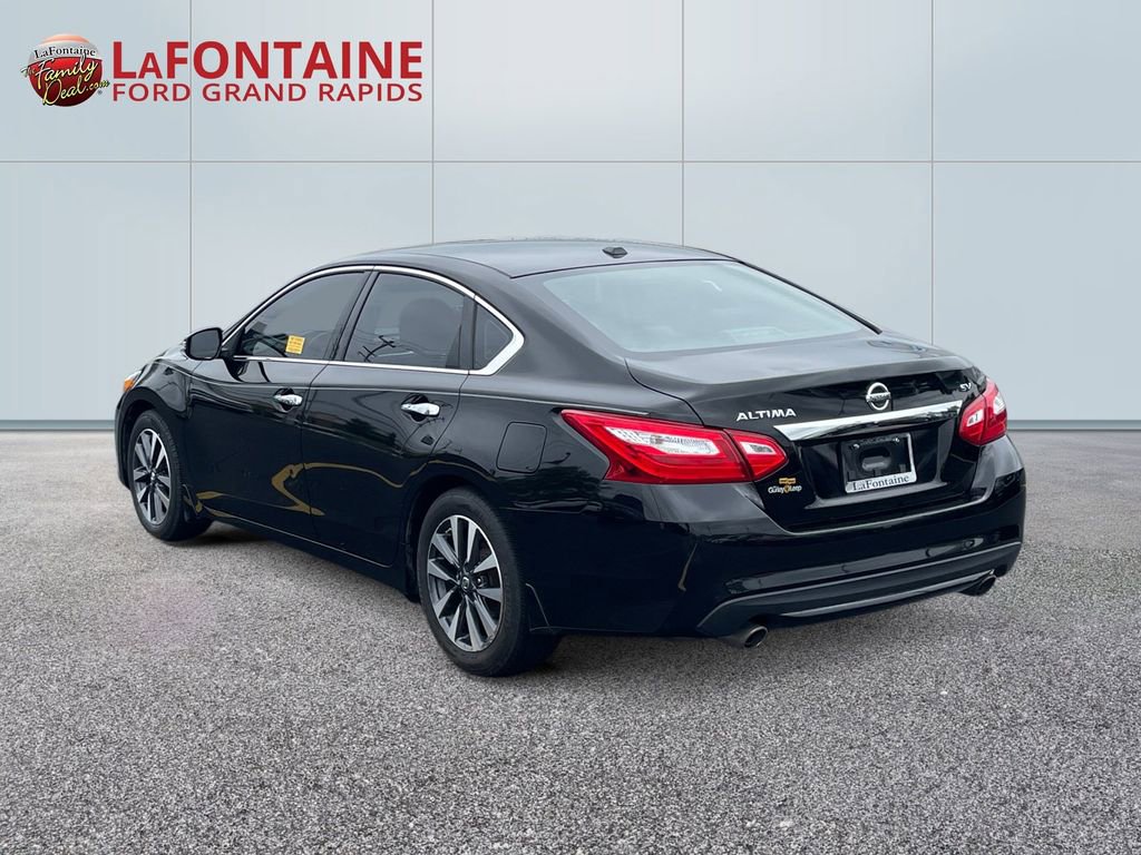 Used 2016 Nissan Altima 2.5 SV w/ Convenience Package FWD image 5