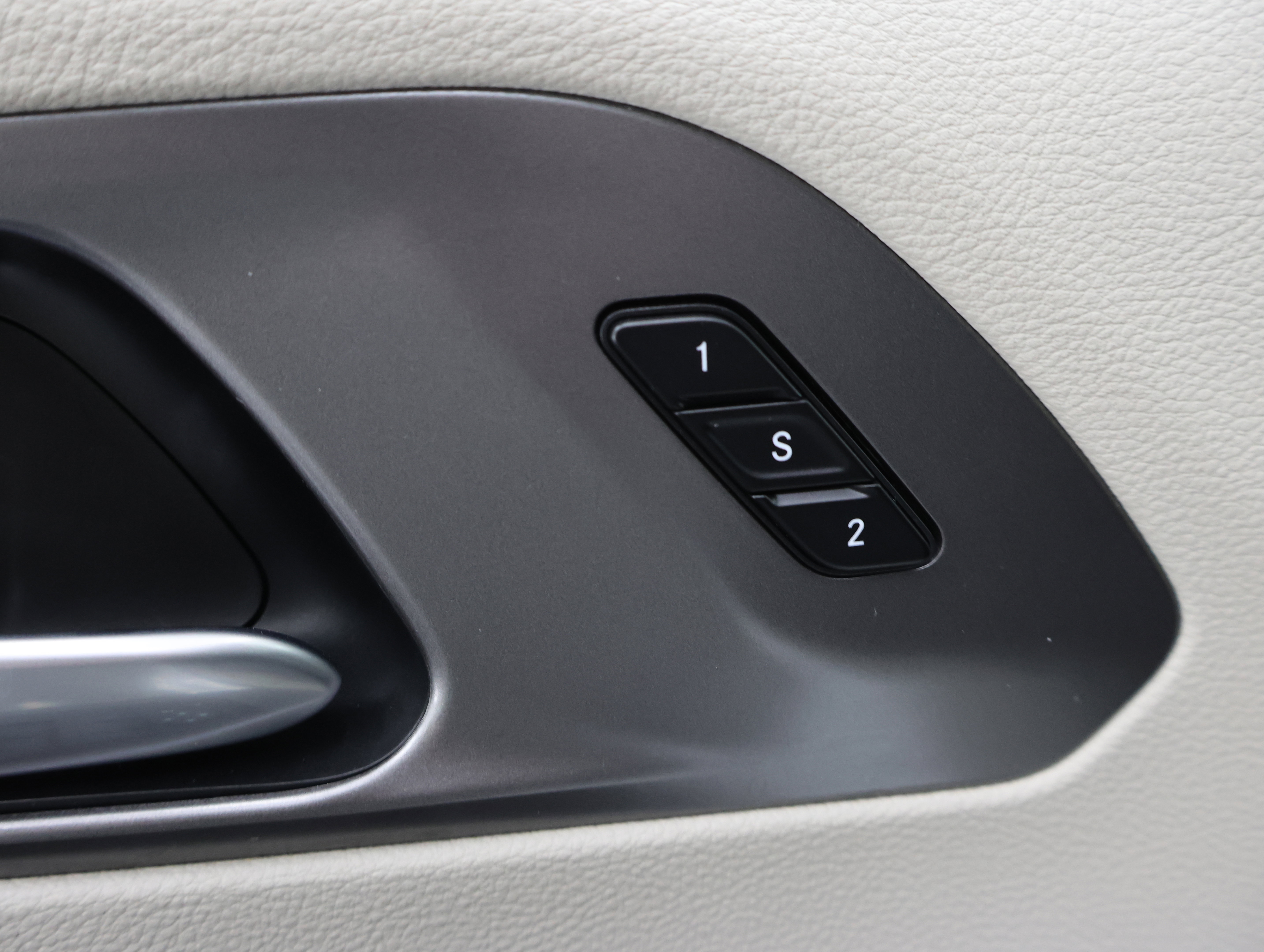 Used 2024 Chrysler Pacifica Touring-L FWD image 42