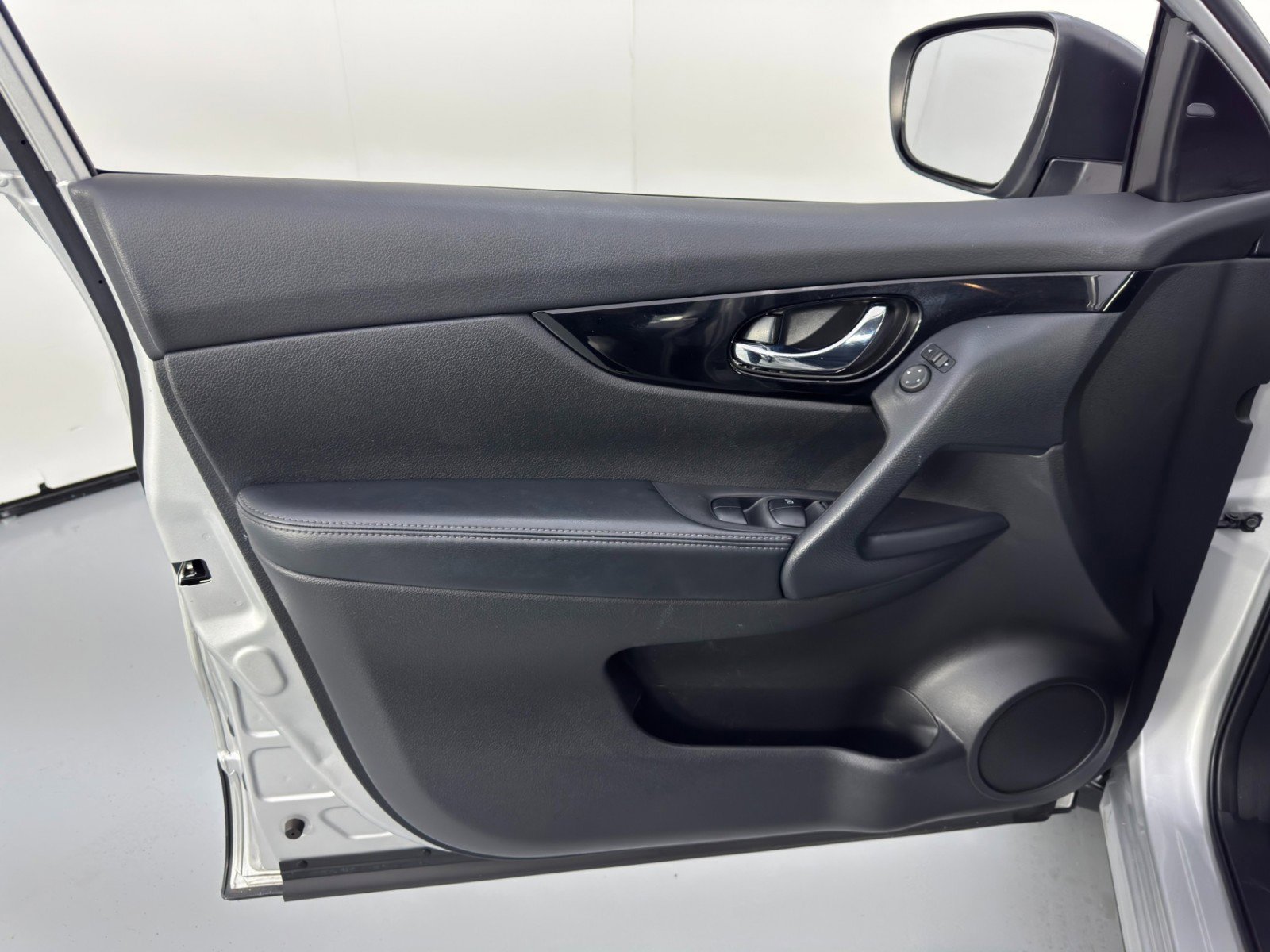 Used 2022 Nissan Rogue Sport SV image 37