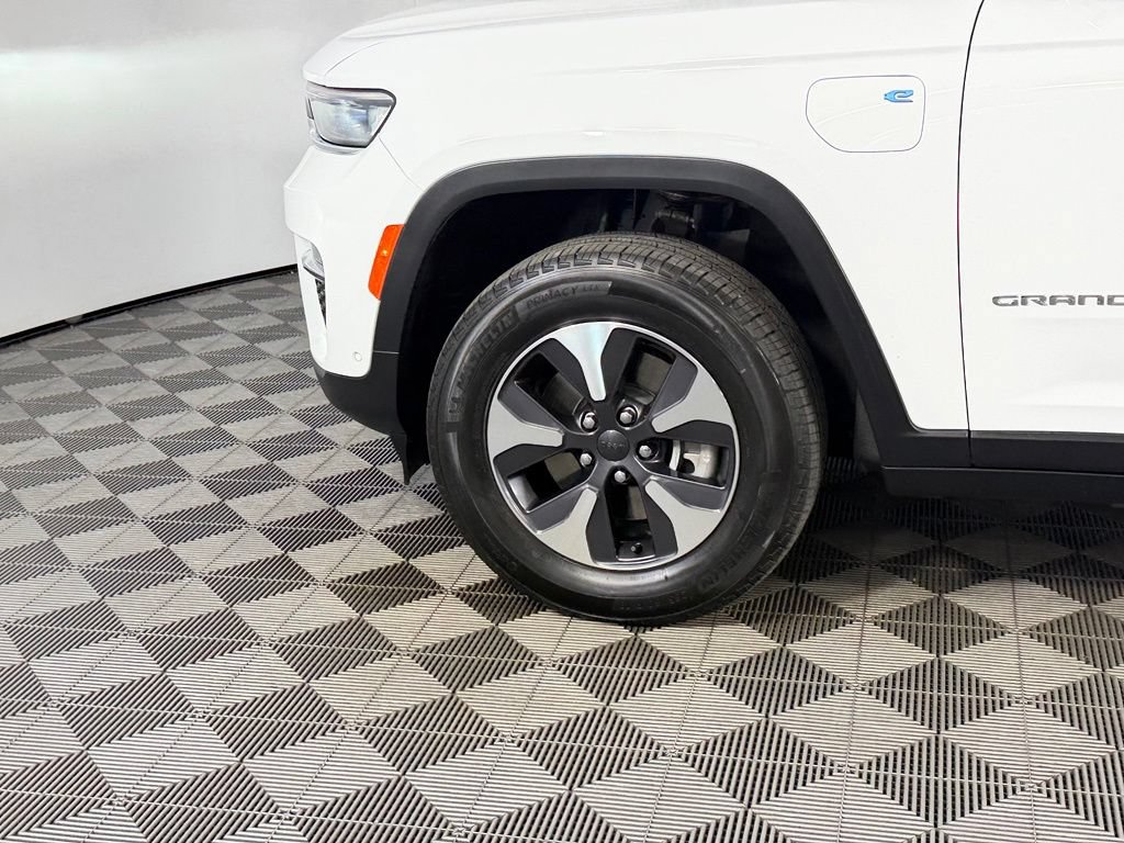 Certified 2023 Jeep Grand Cherokee 4WD 4xe w/ Luxury Tech Group II image 10