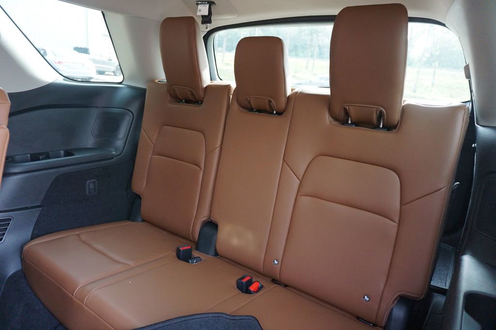 Used 2025 Nissan Pathfinder Platinum FWD image 18