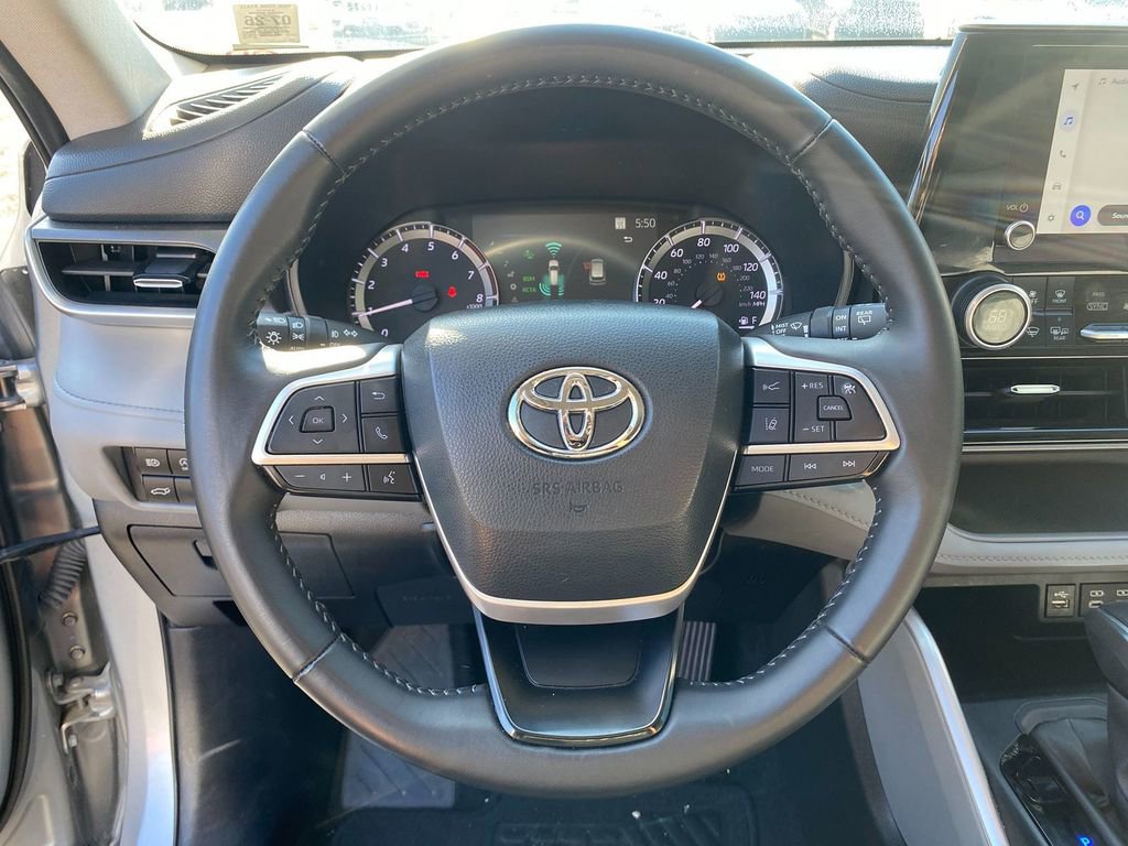 Used 2024 Toyota Highlander LE image 15