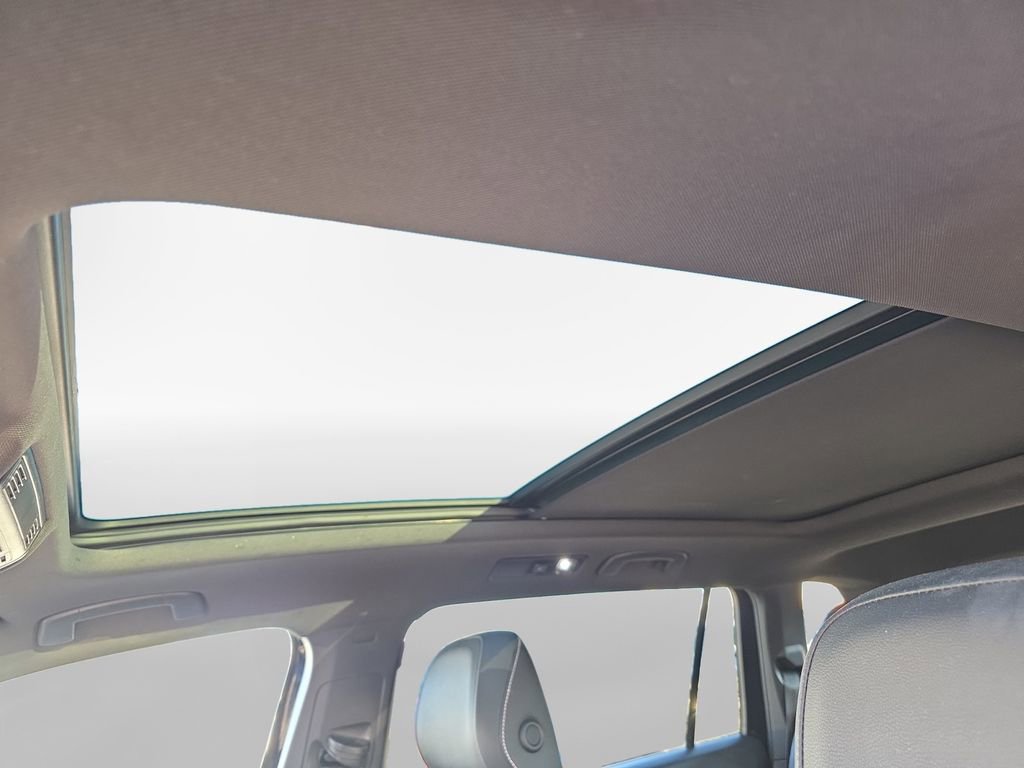 Used 2023 Volkswagen Tiguan SE R-Line image 22