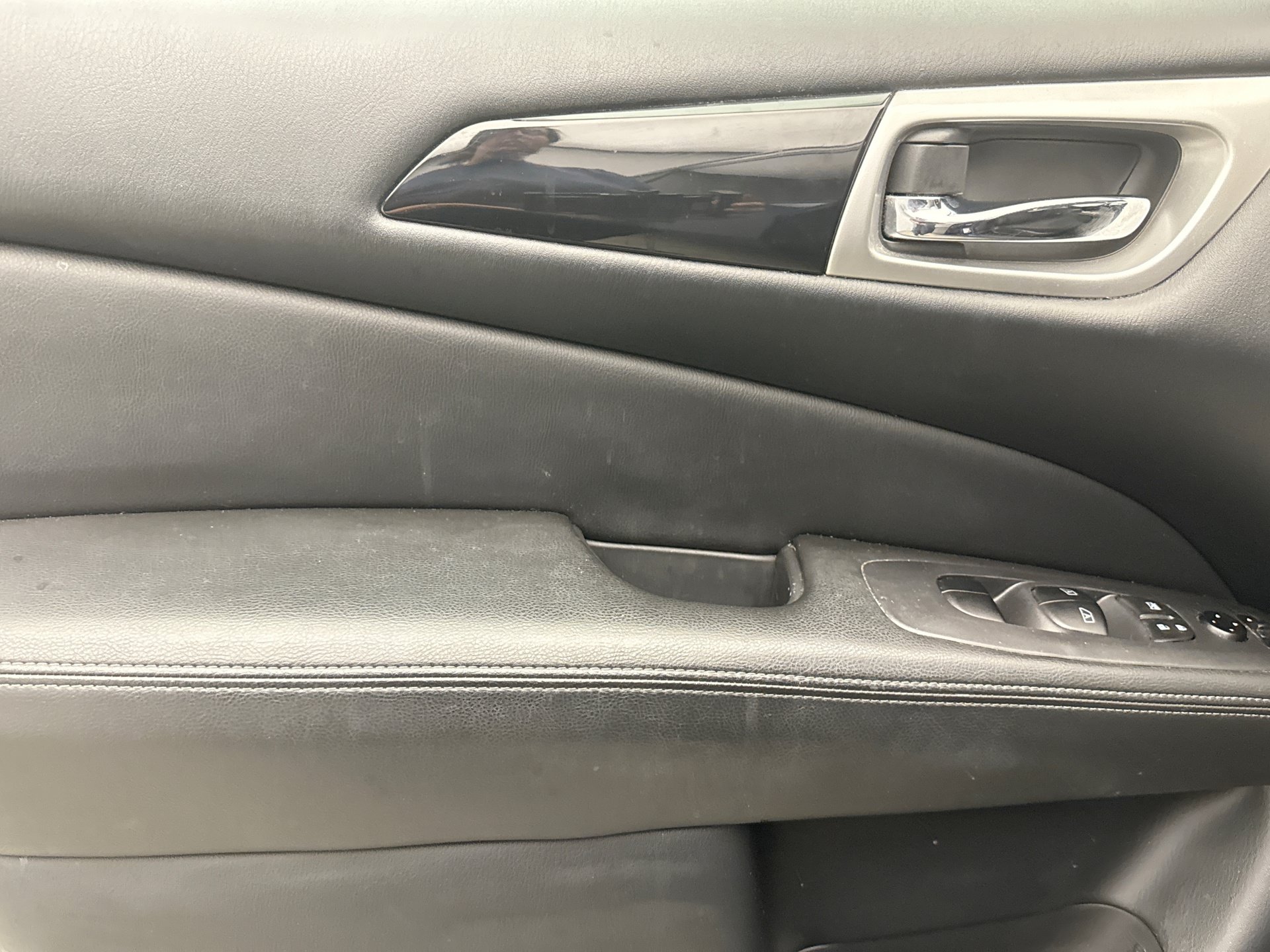 Used 2020 Nissan Pathfinder SV FWD image 6