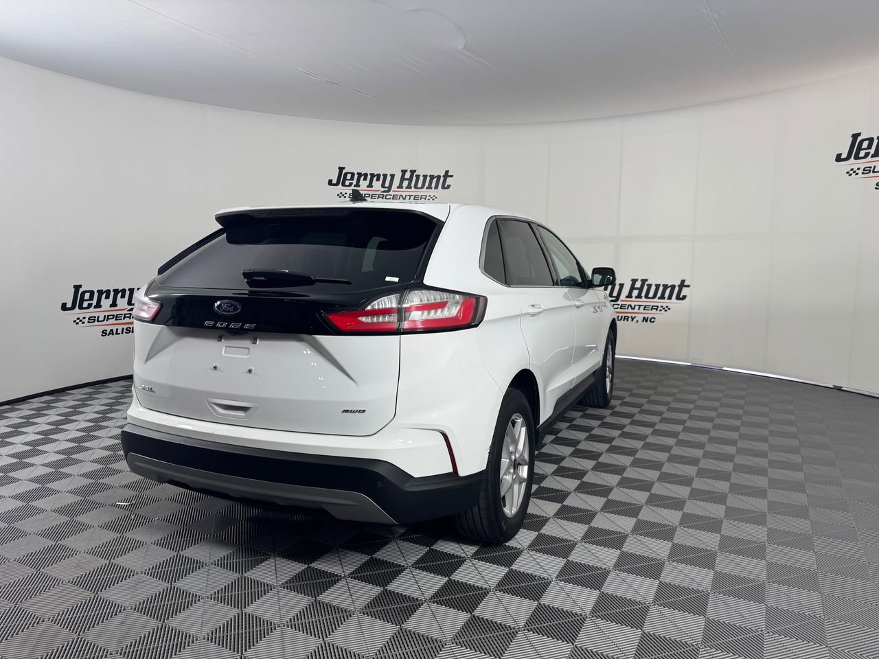 Used 2024 Ford Edge SEL image 10