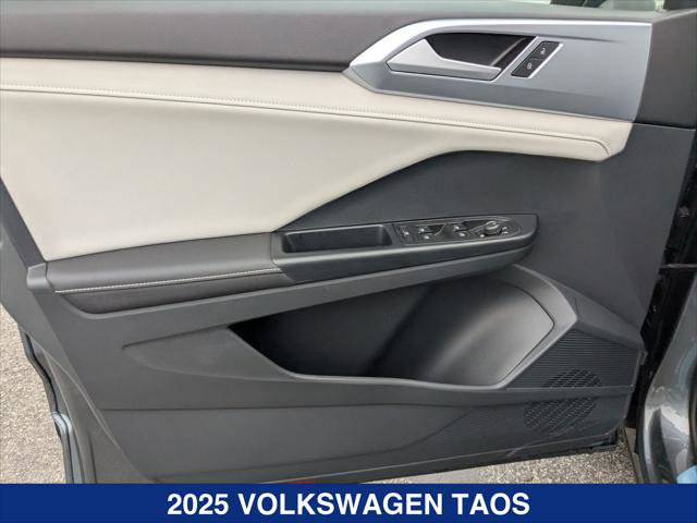 Used 2025 Volkswagen Taos SE w/ Panoramic Sunroof Package FWD image 10