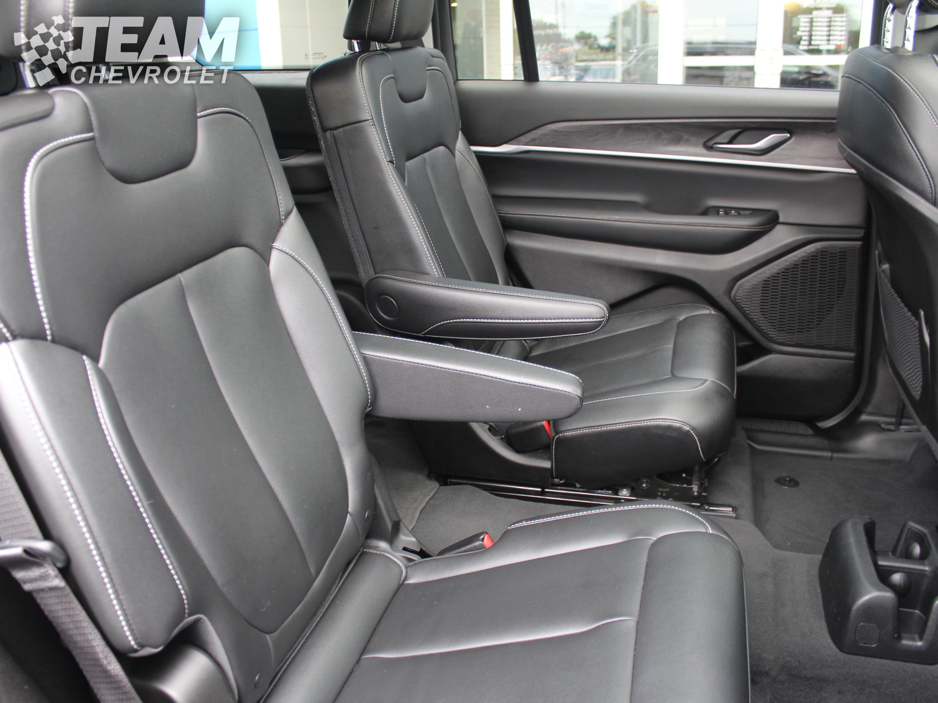 Used 2023 Jeep Grand Cherokee L Limited AWD/4WD image 24
