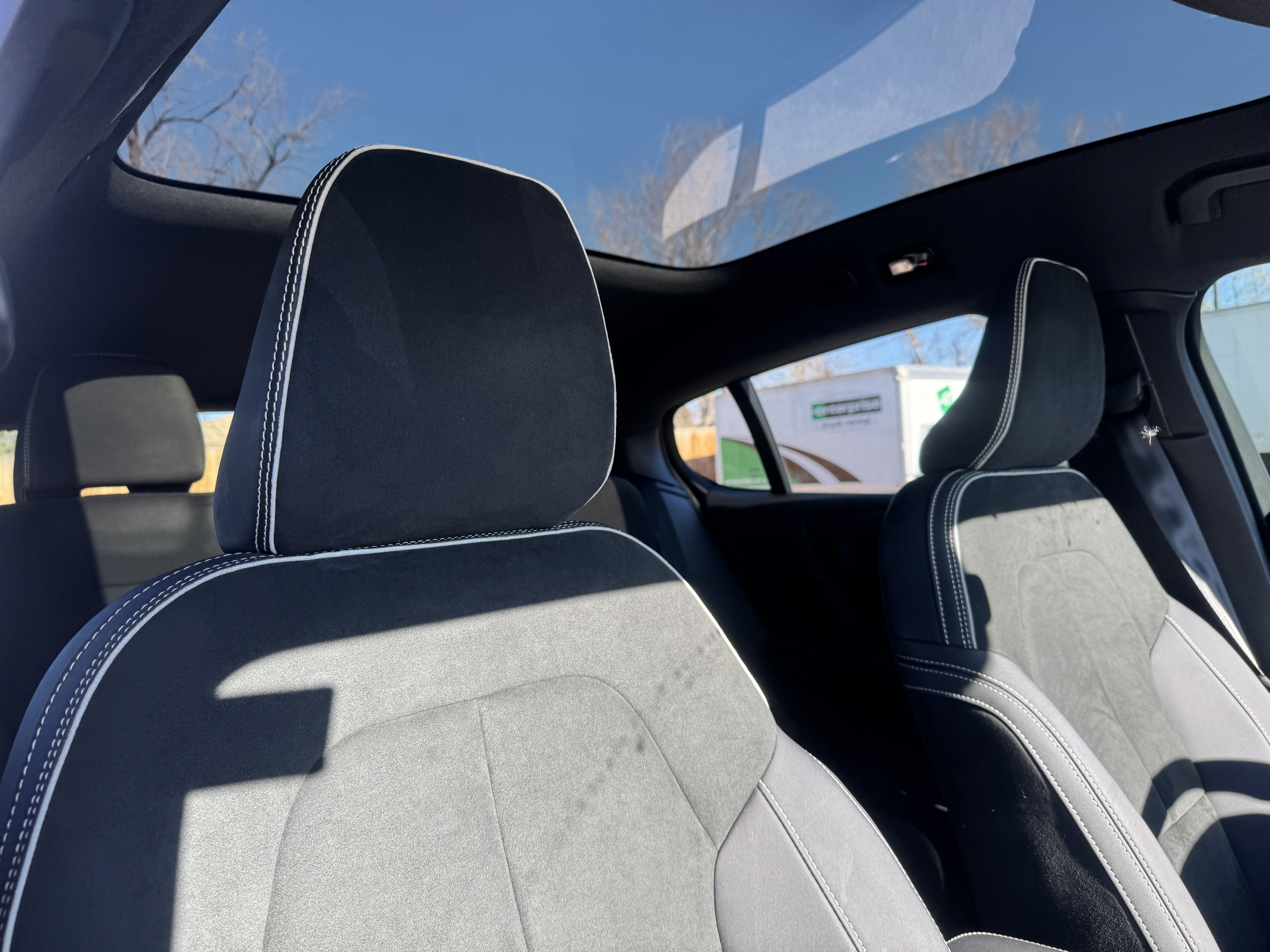 Used 2023 Volvo C40 P8 Recharge Ultimate image 21