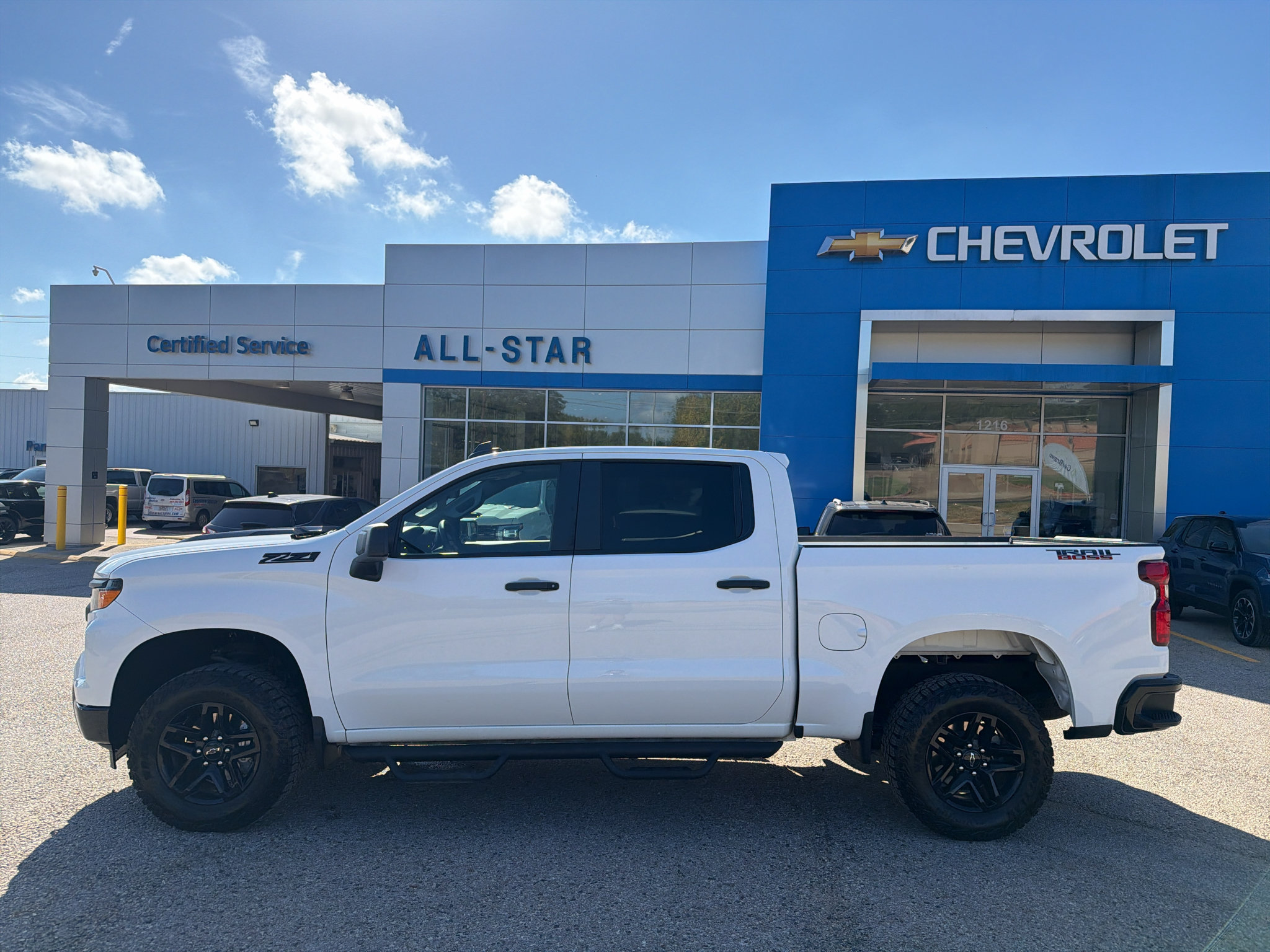 Used 2024 Chevrolet Silverado 1500 Custom Trail Boss w/ LPO, Dark Essentials Package AWD/4WD image 4