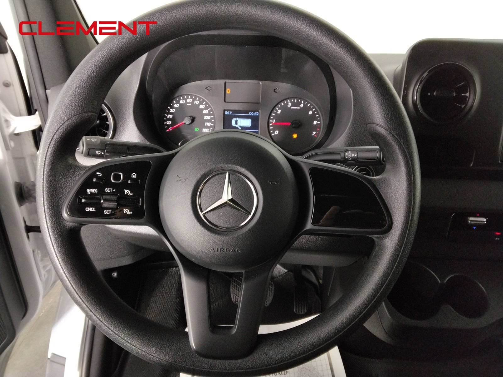 Used 2023 Mercedes-Benz Sprinter 2500 image 12