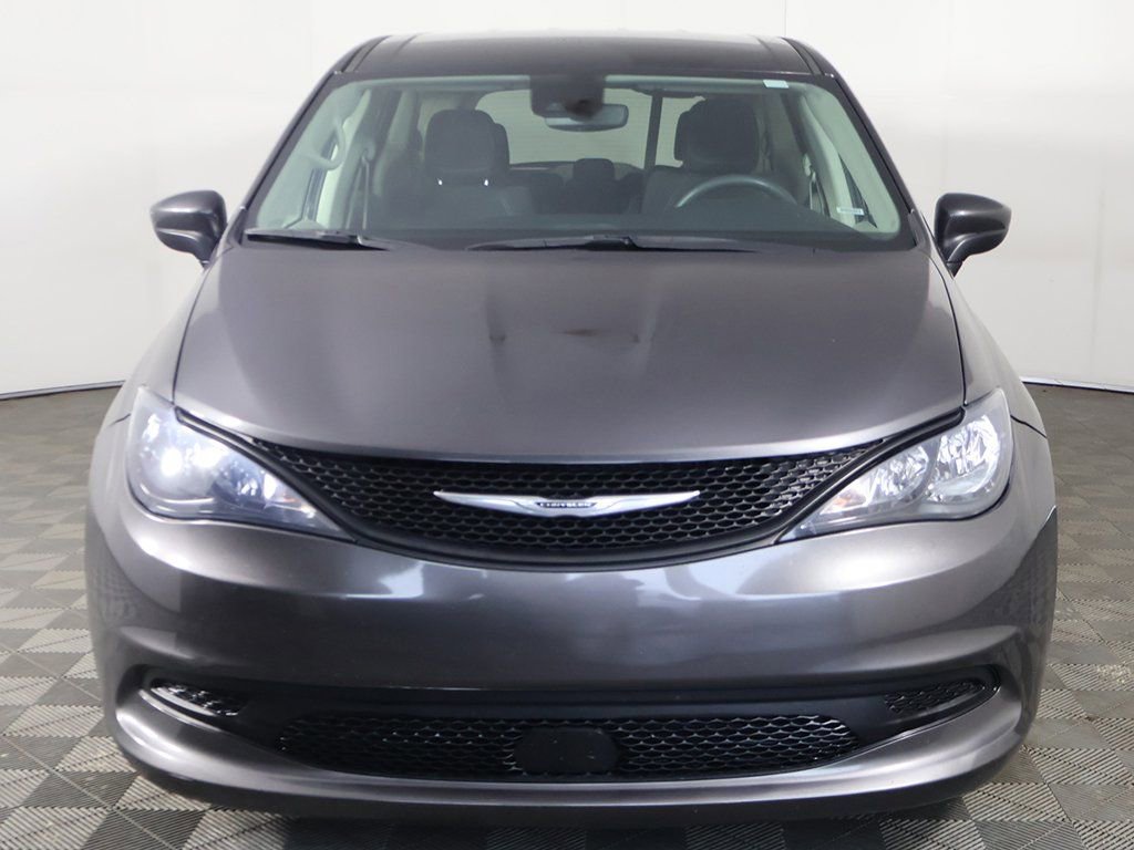 Used 2023 Chrysler Voyager LX image 8