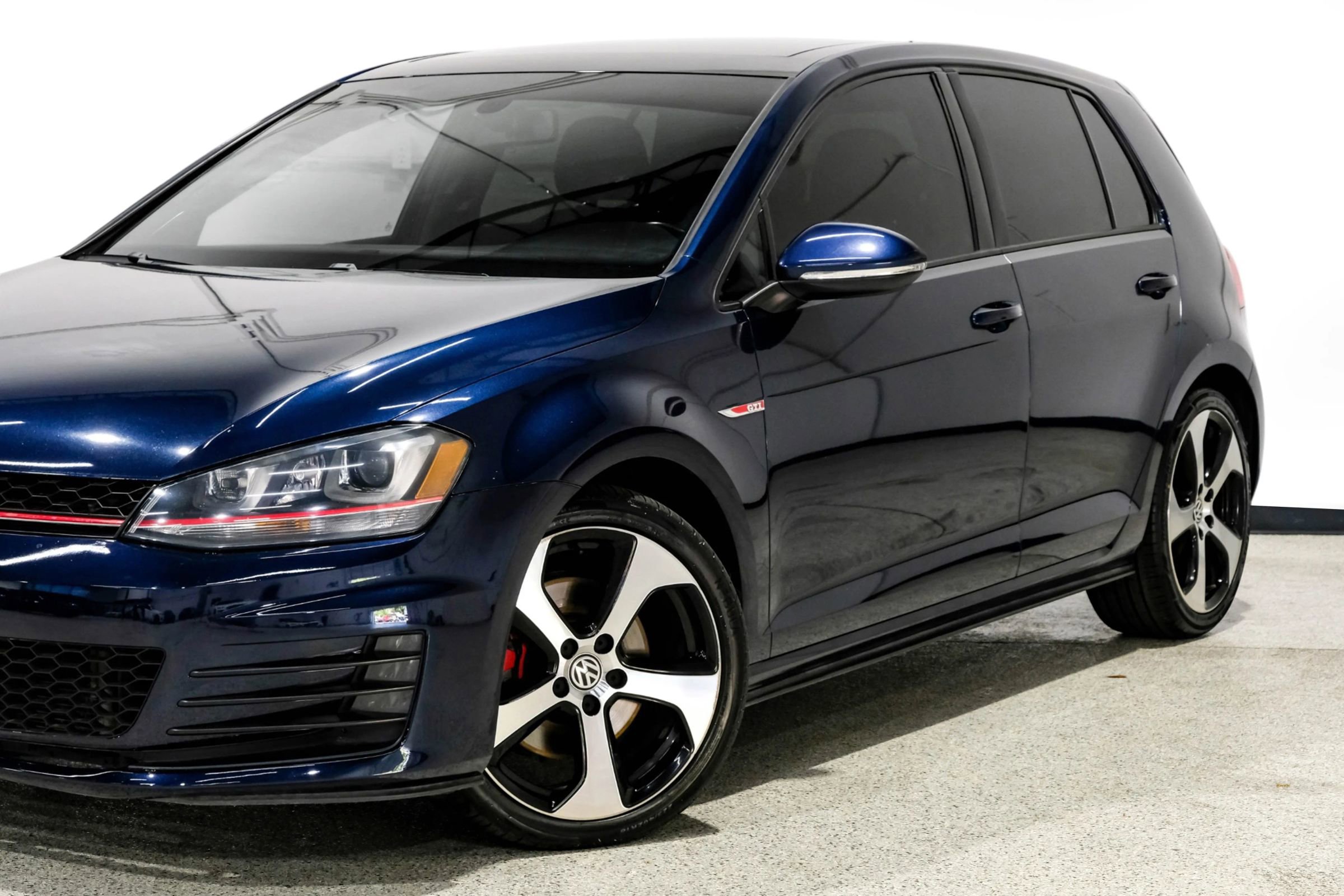 Used 2015 Volkswagen GTI SE FWD image 10