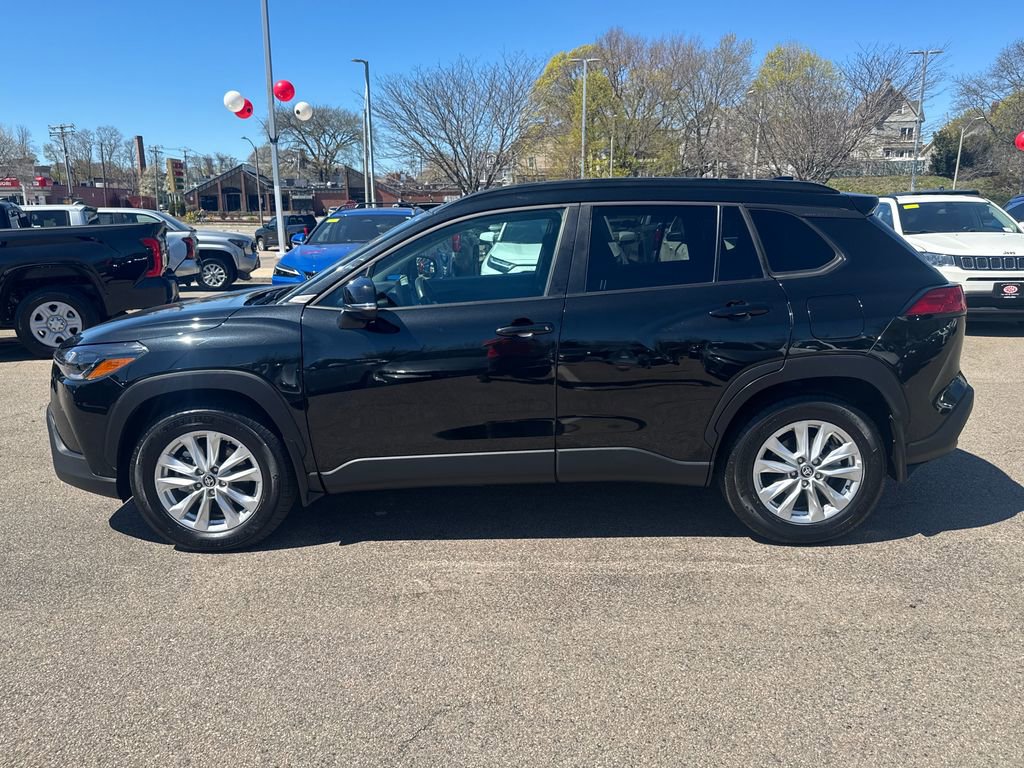 Used 2024 Toyota Corolla Cross LE w/ Moonroof Package AWD/4WD image 4
