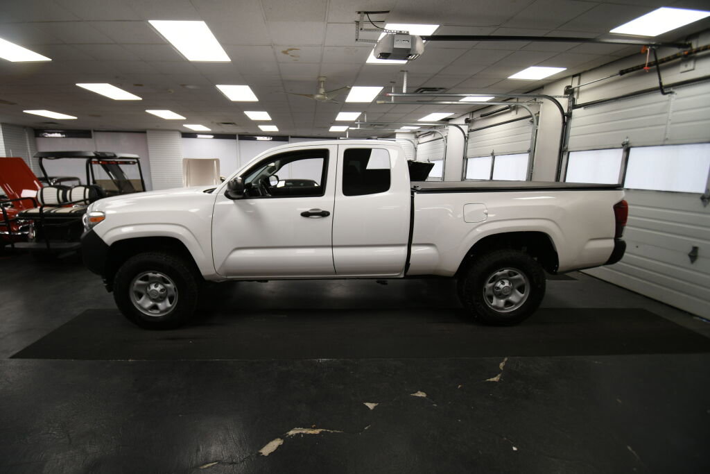 Certified 2022 Toyota Tacoma SR image 5