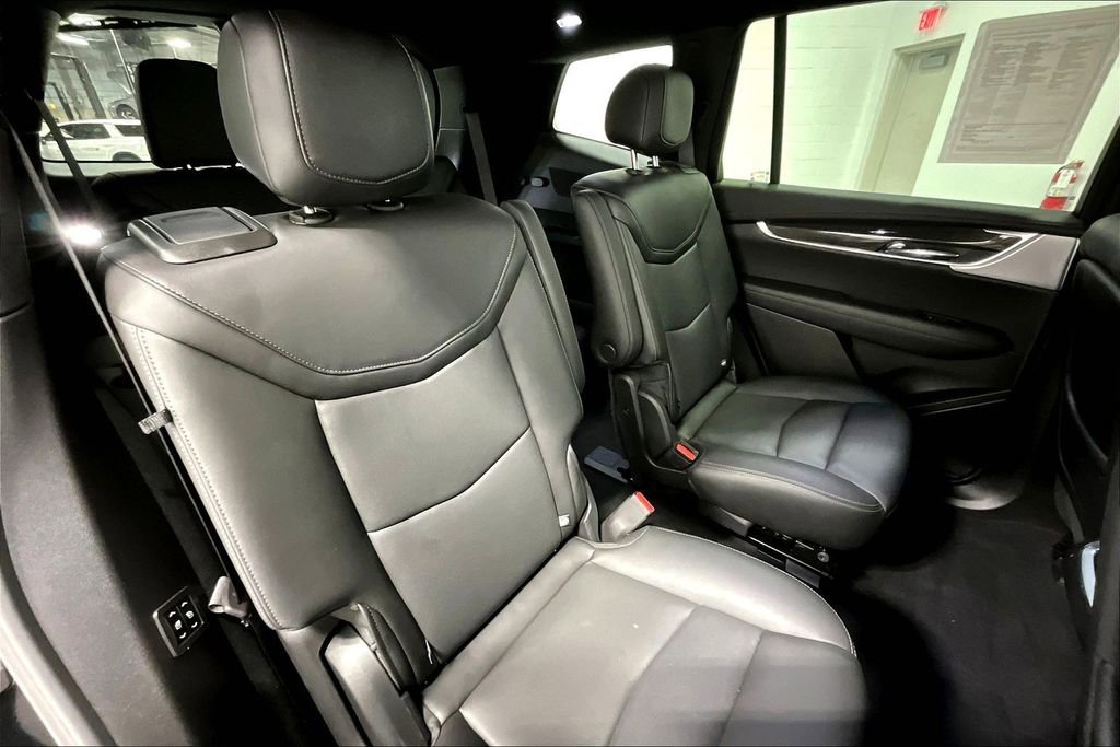 Used 2024 Cadillac XT6 Sport w/ Technology Package image 36