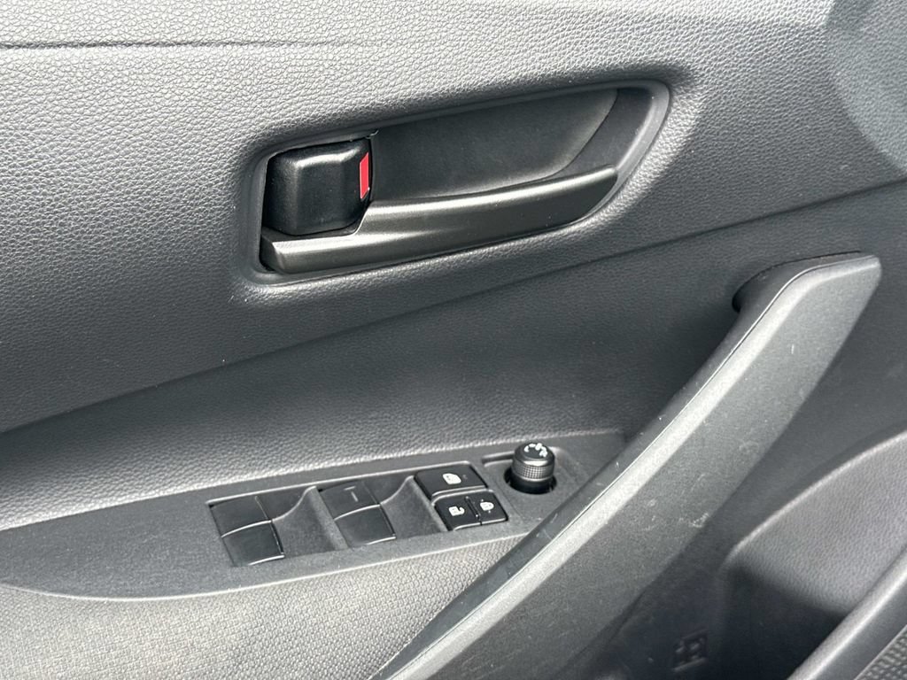 Used 2025 Toyota Corolla LE FWD image 16