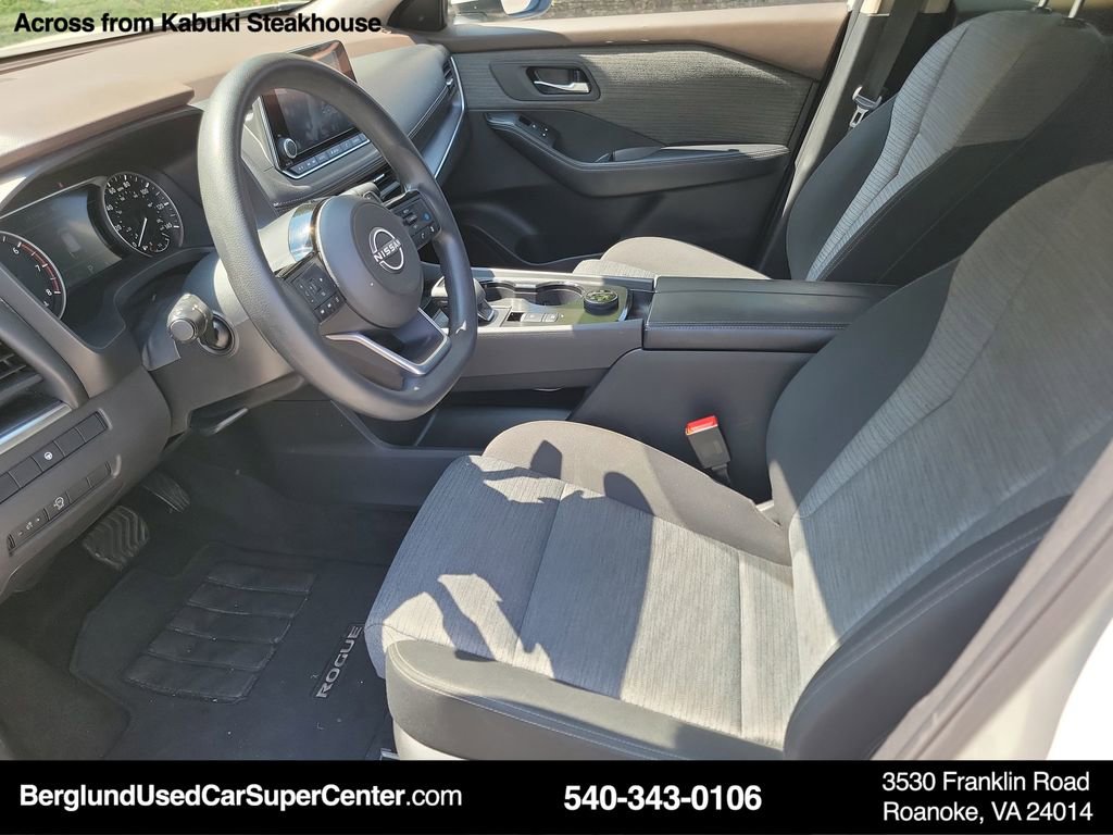Used 2023 Nissan Rogue SV image 5