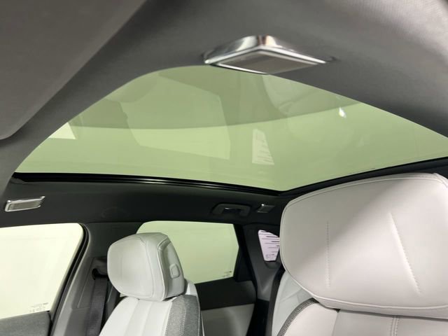 Used 2025 Cadillac Optiq Luxury 1 AWD/4WD image 19