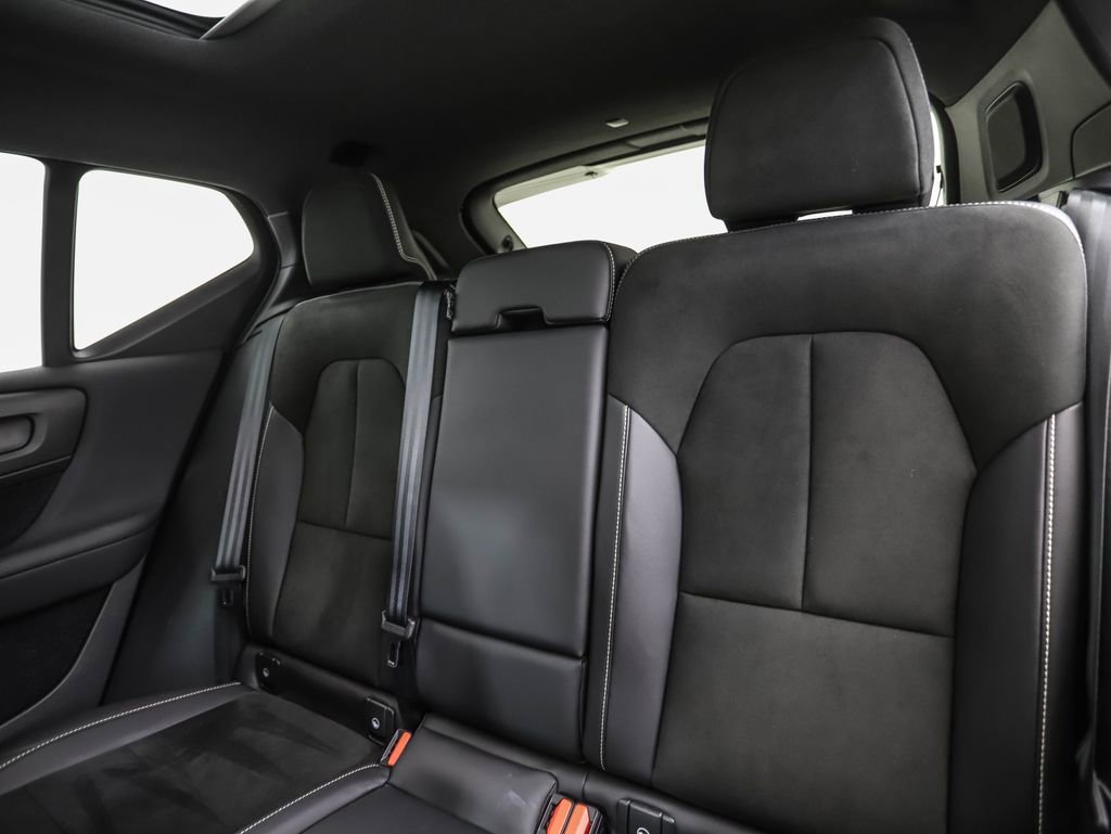 Used 2021 Volvo XC40 T5 R-Design w/ Protection Package Premier image 23