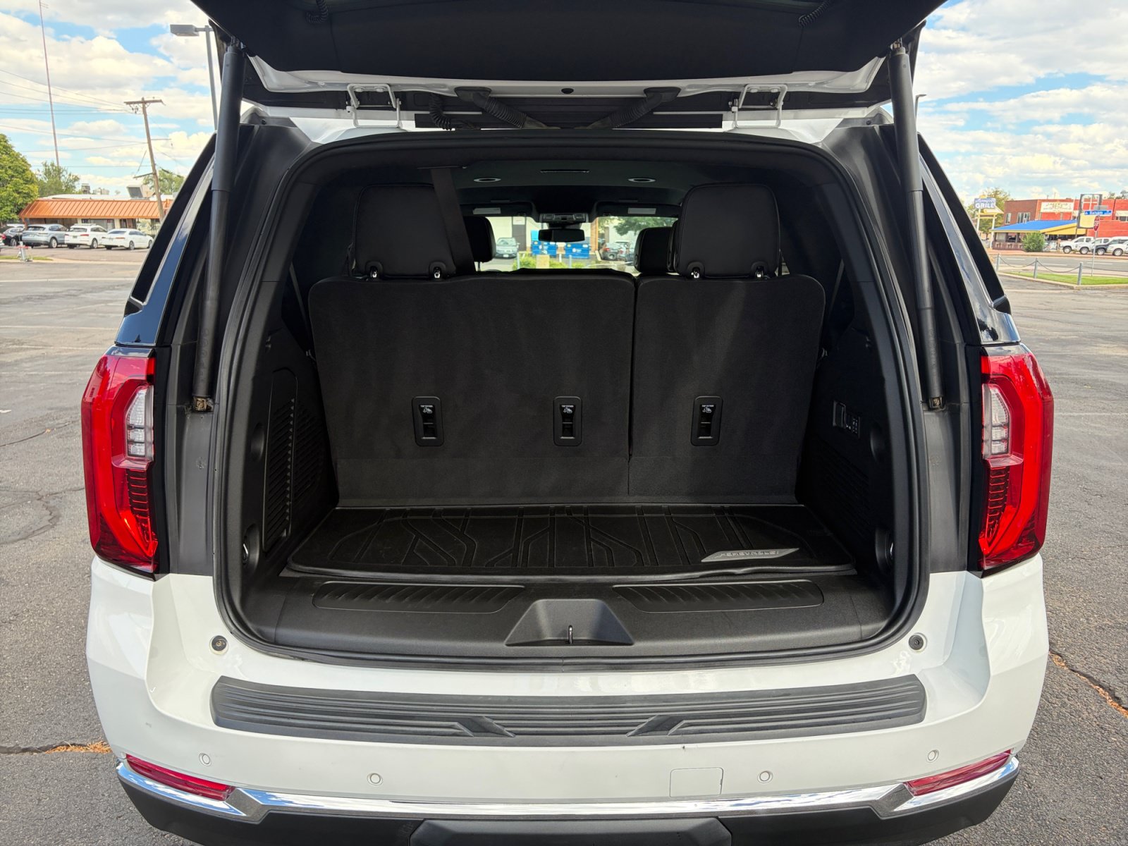 Used 2025 GMC Yukon Elevation AWD/4WD image 34
