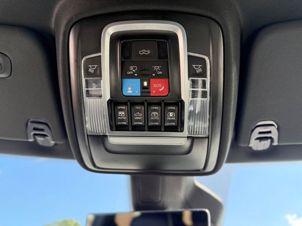 Used 2025 RAM 1500 Limited AWD/4WD image 34