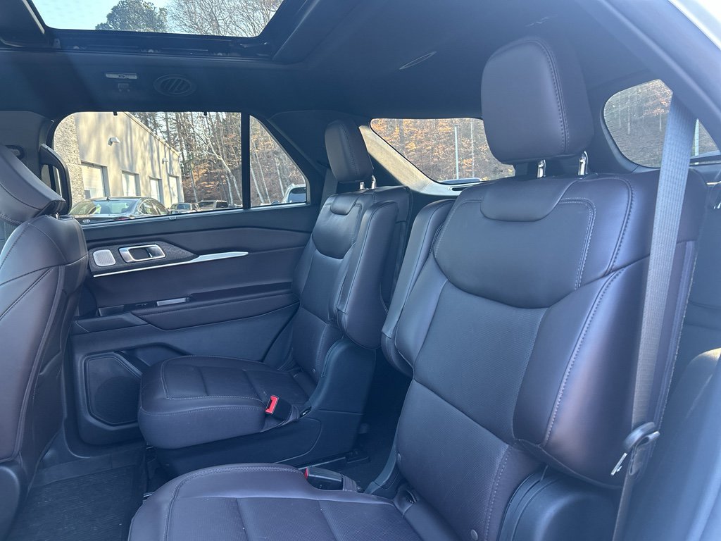 Used 2025 Ford Explorer Platinum image 13