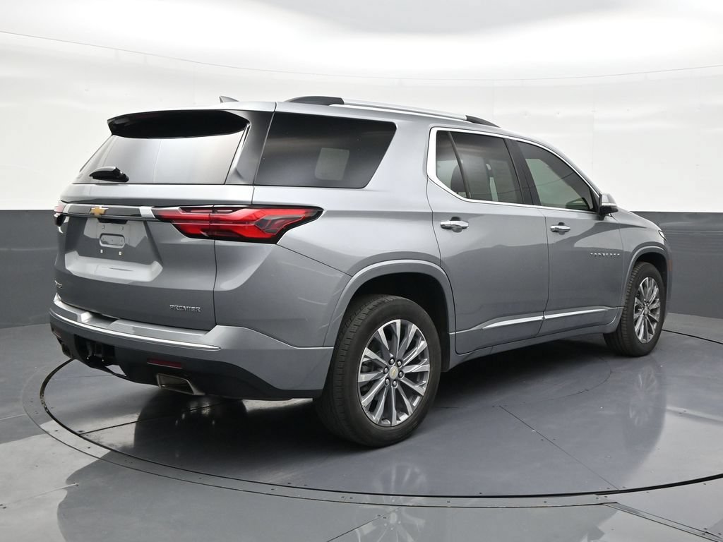 Used 2023 Chevrolet Traverse Premier FWD image 5