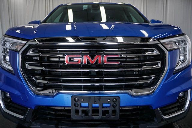 Used 2024 GMC Terrain SLT image 3