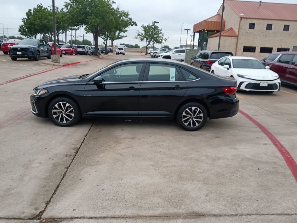 Used 2025 Volkswagen Jetta S image 4