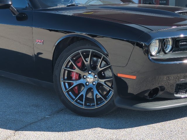 Used 2015 Dodge Challenger SRT RWD image 5