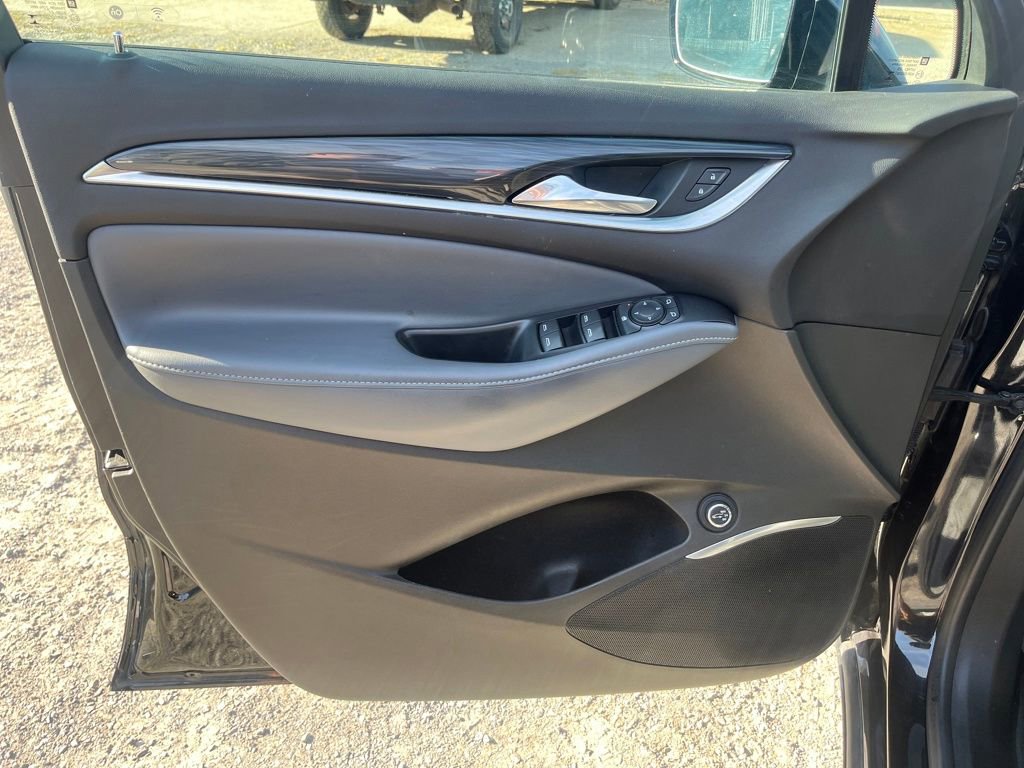 Used 2021 Buick Enclave Essence image 11