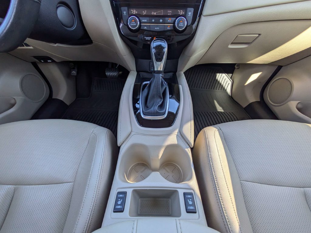 Used 2017 Nissan Rogue SL w/ SL Premium Package FWD image 23
